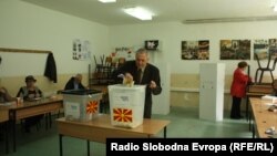 Архивска фотографија: Гласање на претседателските и вонредните парламентарни избори во Македонија