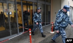 Полиция после обысков в офисе "Открытой России" , 27 апреля 2017