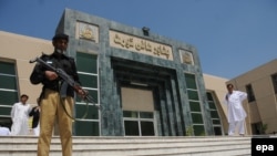 د پېښور های کورټ ځینو وکیلانو له پاکستانه په زوره د افغان کډوالو د ستنولو خلاف درخواست جمع کړی دی ــ انځور له ارشيفه