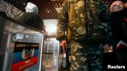 «Вибори» в частині Донбасу під дулами автоматів, Новоазовськ, 2 листопада 2014 року