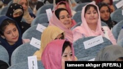 زنان نیز در میان شرکت‌کنندگان در نشست لویی جرگه افغانستان هستند