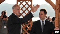 Nikola Gruevski i Jorgos Papandreu na jednom do susreta, arhiv