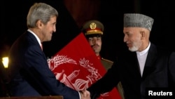 Nga takimi Hamid Karzai - John Kerry, tetor 2013