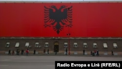 Во Тирана се слави 100 години државност на Албанија.