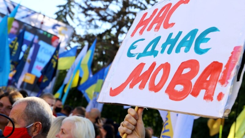 Опрос: 78% украинцев назвали родным языком украинский, 18% – русский