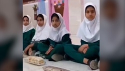 Mii de oameni plâng victimele bombardării unei școli din Iran