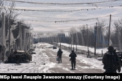 Дарога Канстацінаўка — Дружкаўка ў антыдронавых сетках. Люты 2026 году