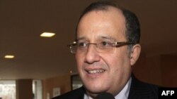 الطيب الفاسی الفهری می گوید:در جریان تنش بر سر مسئله بحرین، ایران نشان داد که احترامی برای این مراکش قائل نیست.
