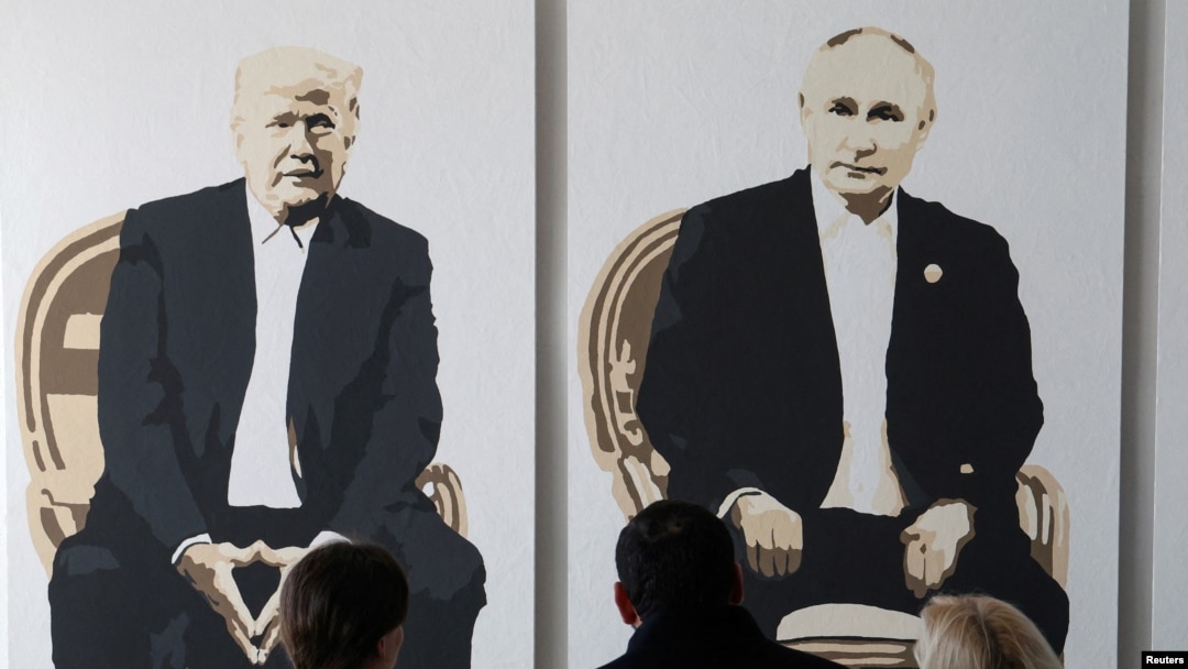 O lucrare de artă care îi înfățișează pe președintele SUA, Donald Trump, și pe președintele Rusiei. Vladimir Putin, la o expoziție la Yalta, în Peninsula Crimeea, anexată ilegal Rusia în 2014.