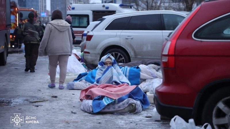 Thousands Freezing As Russian Barrage Pummels Kyiv Ahead of Zelenskyy-Trump Peace Talks