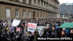 Четвертый день акций протеста в Сараево. Босния, 9 февраля 2014 года. 