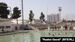 Вазъи ҳавзи шиноварӣ дар Душанбе