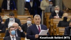 Orbán Viktor miniszterelnök beszél a parlamentben, 2021. február 15-én