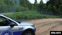 A Frontex járműve az Európai Unió határán, Litvániában 2021. július 19-én