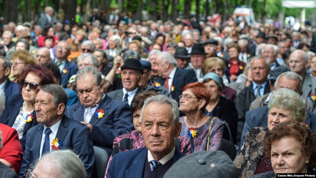 Copiii, obligați prin lege să își întrețină părinții la bătrânețe.