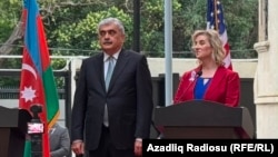 Samir Şərifov və Emi Karlon