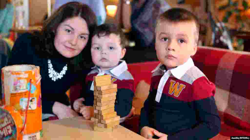 Эльвира уллары Аяз, Азат белән