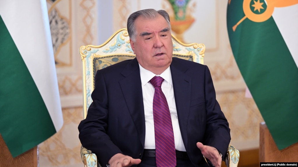 Эмомалӣ Раҳмон: Дар Чин 6000 донишҷӯи тоҷик таҳсил мекунанд