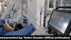Пациент с коронавирусной инфекцией в одной из больниц в Кыргызстане. 
