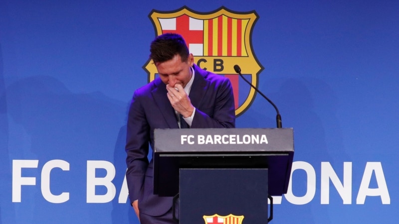 لیونل مسی هنگام خداحافظی از بارسلونا اشک ریخت