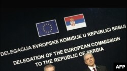 Oli Ren i Boris Tadić na otvaranju nove Kancelarije Delegacije Evropske komisije u Srbiji, 12. februara 2009.