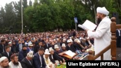 Праздничный намаз в Бишкеке. 5 июля 2016 года.