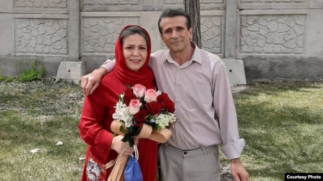 جعفر عظیم‌زاده، فعال کارگری پس از آزادی از زندان در کنار همسرش