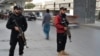 په پېښور کې پولیس سرتېري پر سړک پهره کوي - انځور له ارشیفه. 