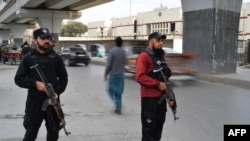 پېښور کې پوليسو امنيتي انتظامات نيولي - انځور له ارشیفه