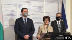 Според председателката на парламентарната група на ГЕРБ-СДС Десислава Атанасова новите изборни правила "застрашават свободното правило на българските граждани да избират".