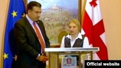 საქართველოს პრეზიდენტმა ღირსების ორდენით დააჯილდოვა პოლიციის კაპიტანი კარინა გრიგორიანი.