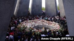 Polaganje cveća na spomen-obeležje žrtvama genocida, Jerevan