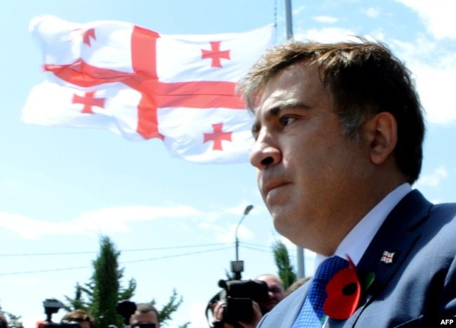 Il presidente georgiano Mikheil Saakashvili partecipa a una cerimonia a Tbilisi l'8 agosto 2013, in occasione del quinto anniversario della guerra con la Russia.