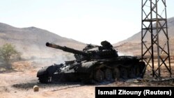 Генерал Халифа Хафтар әскерінің өртенген танкісі. Маусым айы, 2019 жыл. 