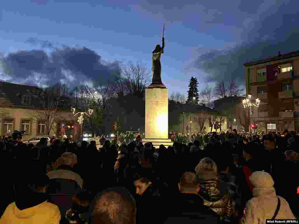 Граѓаните на Цетиње во тишина се собраа пред споменикот на вилата на Ловќен&nbsp; &nbsp;