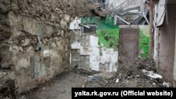 Место обрушения подпорной стены в Ялте, 30 января 2019 год 