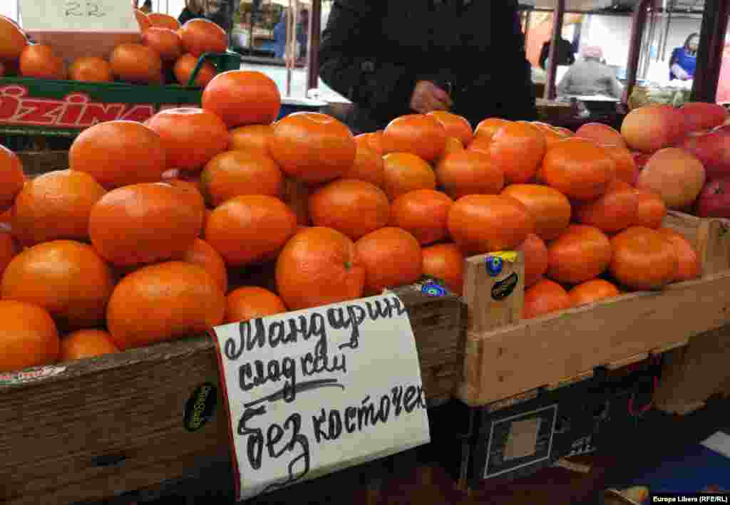 &bdquo;Mandarine dulci fără sâmburi&rdquo;. Ofertă de Craciun pe stil vechi la piața agricolă de la Tiraspol