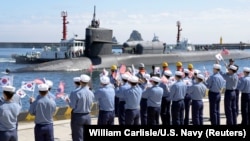 Американската подводница USS Michigan, клас "Охайо", акостира във военноморската база Пусан в Южна Корея за рутинно посещение, 13 октомври 2017 г. 