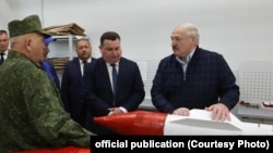 Аляксандар Лукашэнка з ракетнай зброяй. Ілюстратыўнае фота