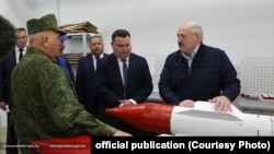 Лукашэнка на патронным заводзе ў Аршанскім раёне 