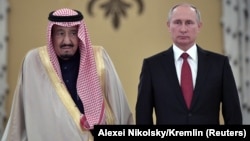 Russian President Vladimir Putin (right) and Saudi Arabia's King Salman attend a welcoming ceremony ahead of their talks in the Kremlin in Moscow on October 5.