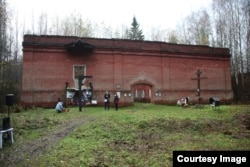 "Накопитель" на Ржевском полигоне. Фото предоставлено уполномоченным по правам человека Ленинградской области Сергеем Шабановым