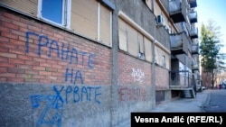 Poruka "Granate na Hrvate" ispisana na zidu u Beogradu