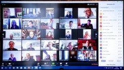 Фото заседания кабинета министров Великобритании через систему видео-конференции Zoom.