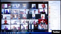 Фото заседания кабинета министров Великобритании через систему видео-конференции Zoom.