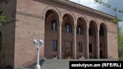 Հայաստանի գիտությունների ազգային ակադեմիայի գլխավոր մասնաշենքը, արխիվ