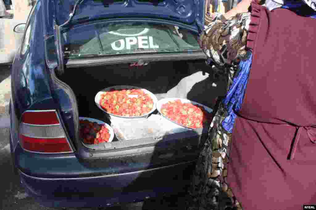 Дар орзуи арзонӣ #37