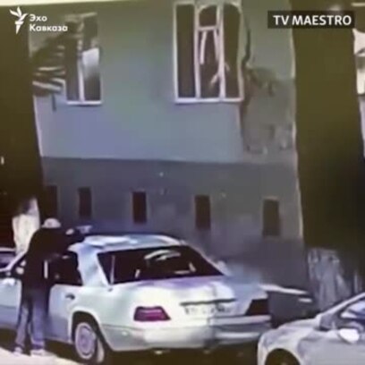 Момент обрушения дома в Батуми