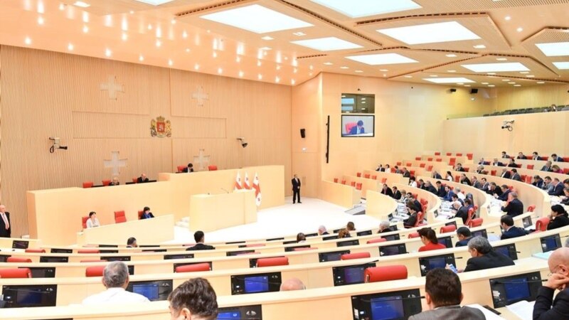 Из грузинского парламента отозваны изменения в закон «О публичной службе»