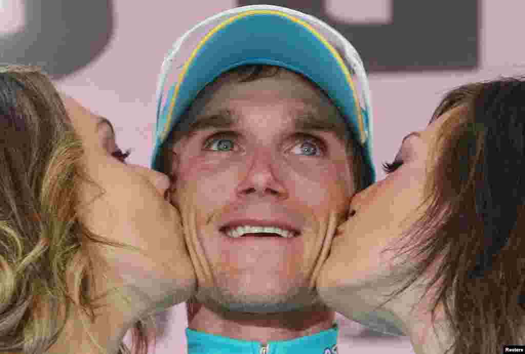 Czech cyclist Roman Kreuziger celebrates after winning the 19th stage of the Giro d'Italia on May 25. (Reuters/Allessandro Garofalo)